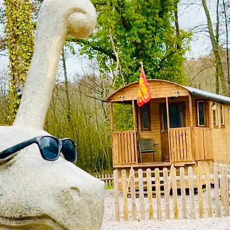 La Roulotte Du Château Camping