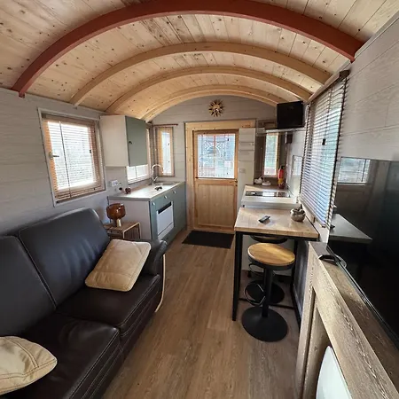 La Roulotte Du Château Camping