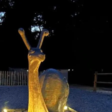 Camping La Roulotte Du Château