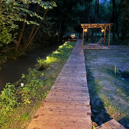 La Roulotte Du Château Camping