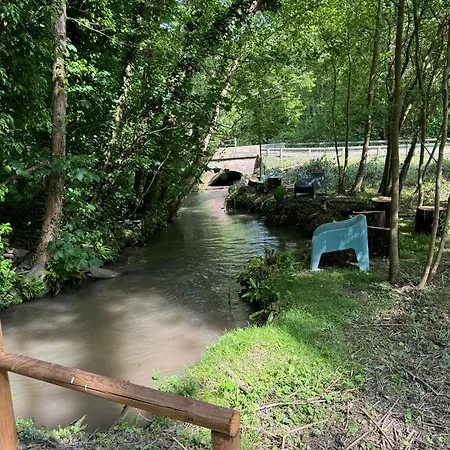 Camping La Roulotte Du Château
