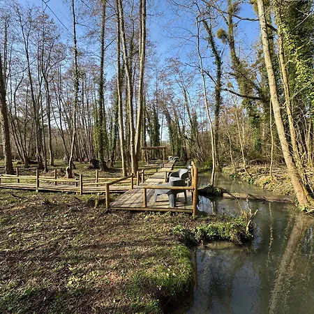 La Roulotte Du Château Camping *