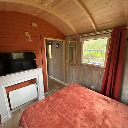La Roulotte Du Château Camping
