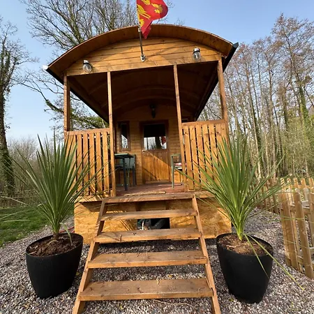Camping La Roulotte Du Château