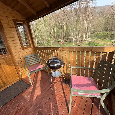 La Roulotte Du Château Camping