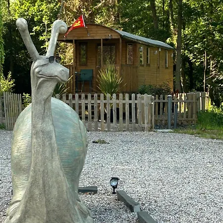 Camping La Roulotte Du Château *