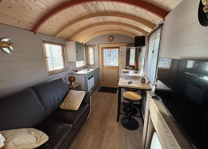 La Roulotte Du Chateau Campsite