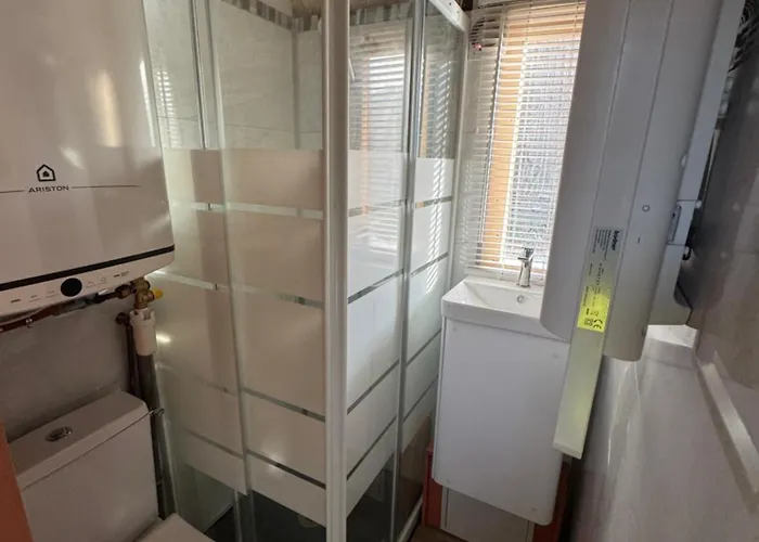 La Roulotte Du Chateau Campsite