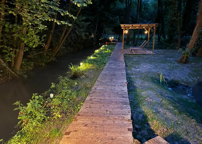 La Roulotte Du Chateau Camping